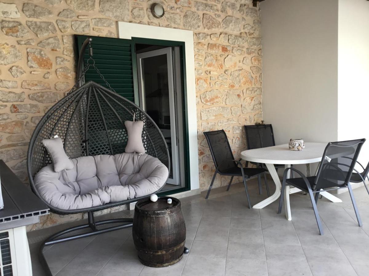 Stein Haus Villa Pirovac Eksteriør bilde