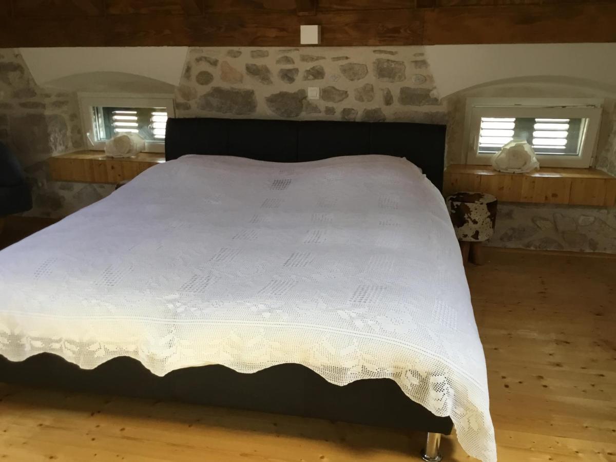 Stein Haus Villa Pirovac Eksteriør bilde