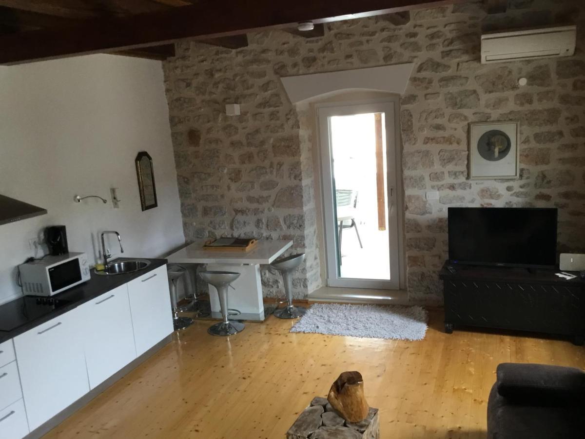 Stein Haus Villa Pirovac Eksteriør bilde