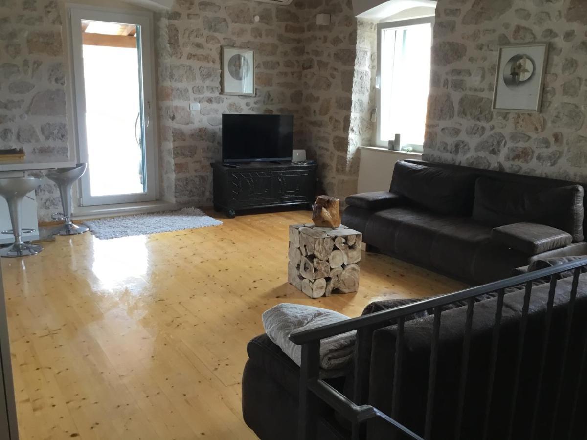 Stein Haus Villa Pirovac Eksteriør bilde